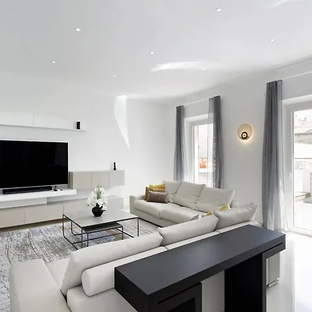 Ref 1208 - - 5mins To Palais Des Festivals Cannes