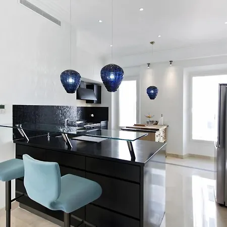 Ref 1208 - - 5mins To Palais Des Festivals Cannes